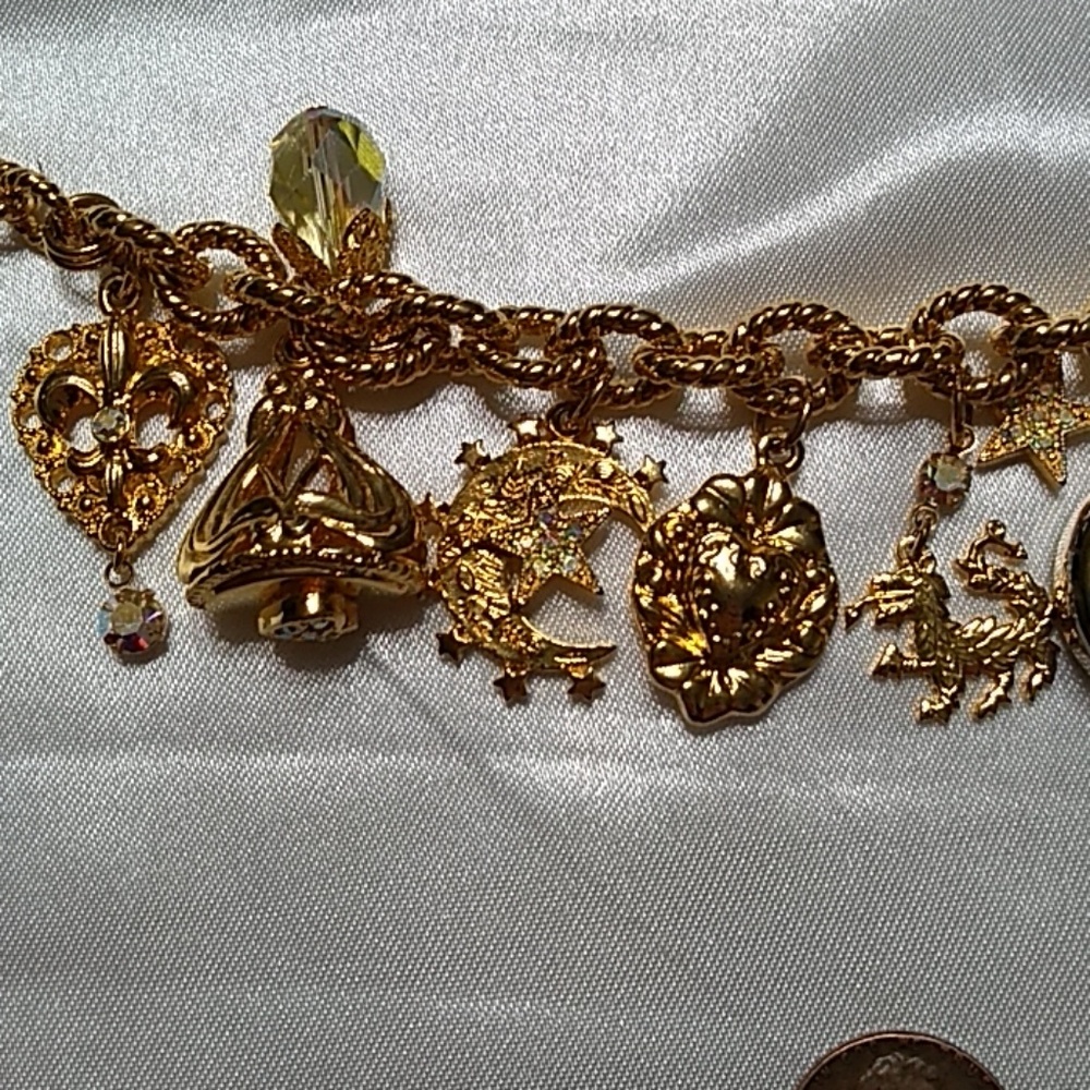 Gold charm bracelet - Picture 3 of 4
